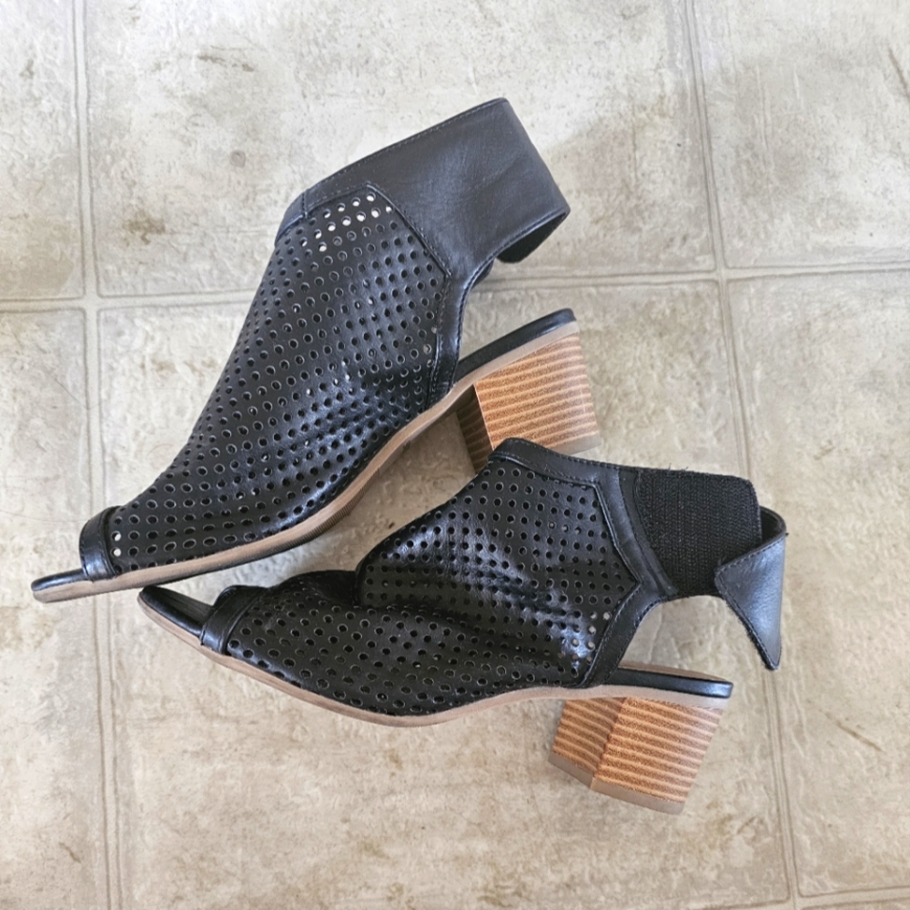 Call it Spring Velcro Wedges